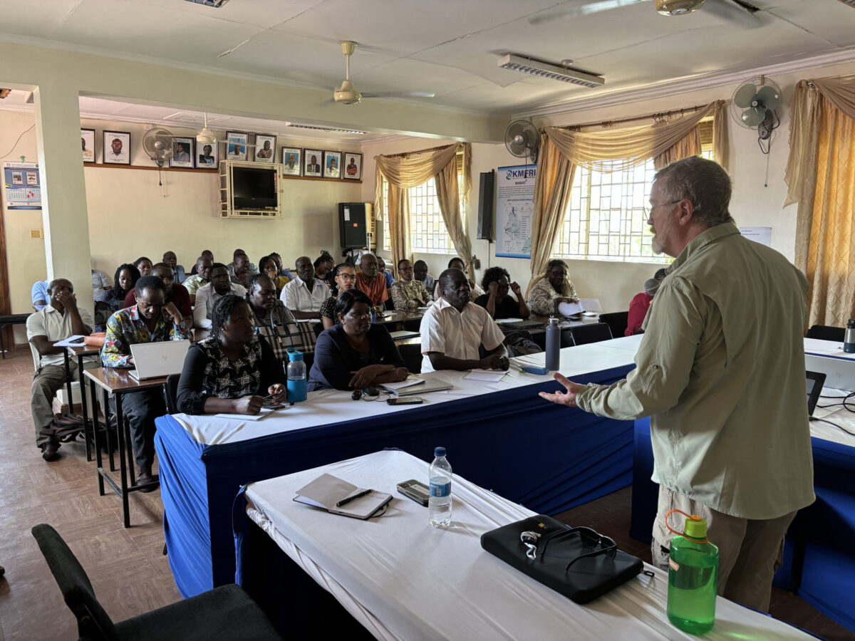 ILRI and partners support Kenyan smallholder fish farmers with training on disease monitoring and boosting productivity 1 Dr. Rod Getchell leads a discussion on biosecurity and fish disease for cage farmers at Ogal Beach, Kisumu County, Kenya.